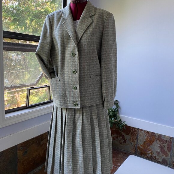 Wool 2 Pieces - Picture 1 of 6